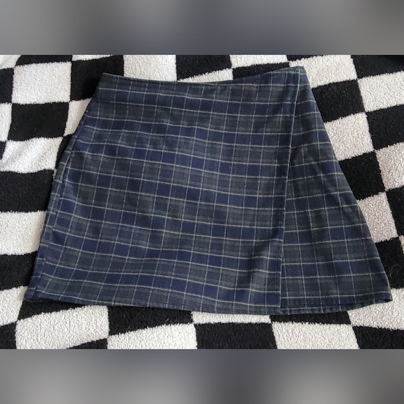 Hollister Dresses & Skirts - Women's hollister ultra high-rise plaid Skirt size medium